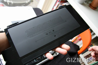 Illustration for article titled MacBook Air Tear Down: Sexy On the Inside Too